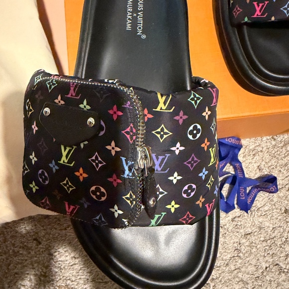 Louis Vuitton sandals - Picture 2 of 5